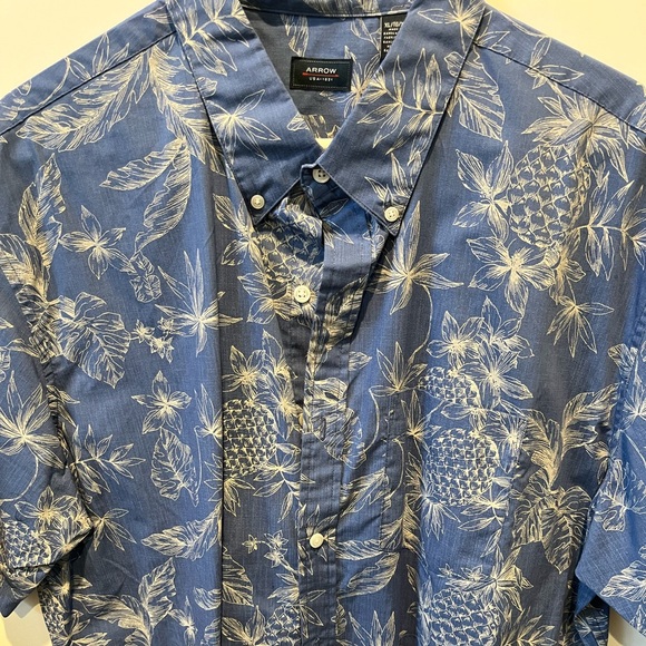 Arrow Hawaiian Shirt 🌺 - Picture 4 of 4